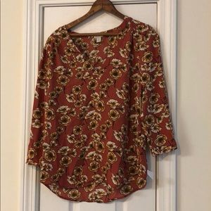 Hinge fall floral top.